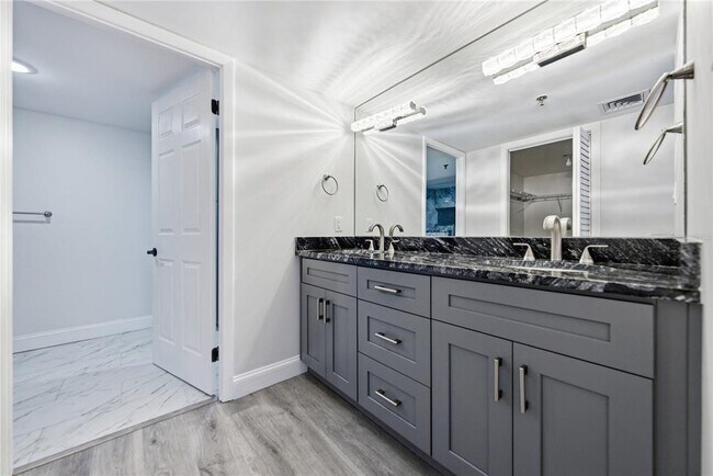 Building Photo - 3301 Bayshore Blvd