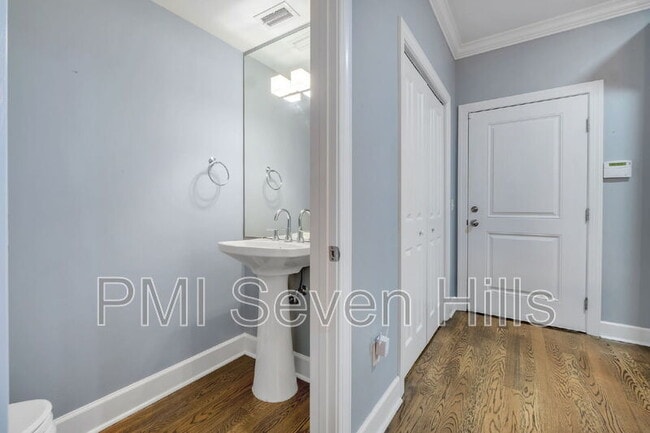 Building Photo - 828 N Duval St