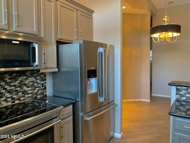 Building Photo - 8245 E Bell Rd