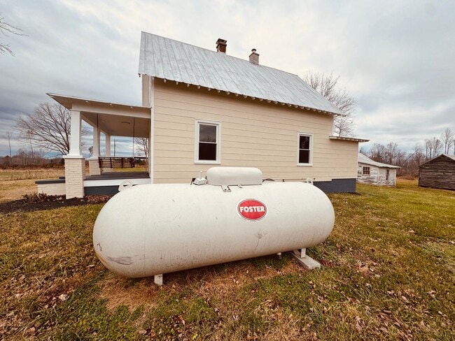 Building Photo - Adorable Home/Country setting