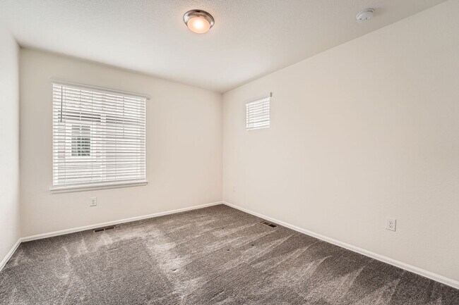 Building Photo - Beautiful 3 Bedroom Home in the desirable ...