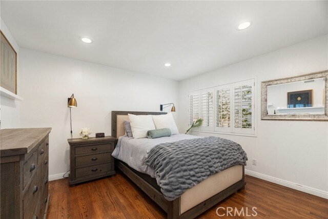 Building Photo - 330 28th St