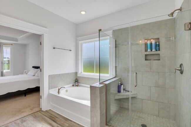Building Photo - "Lagoon view in Lawton Station - Spacious ...