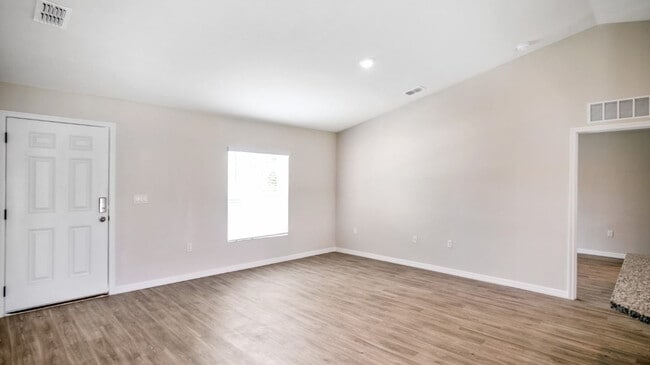 Building Photo - 432 NE Juanita Ct