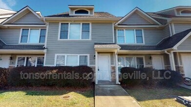Building Photo - 98 Rotunda Cir