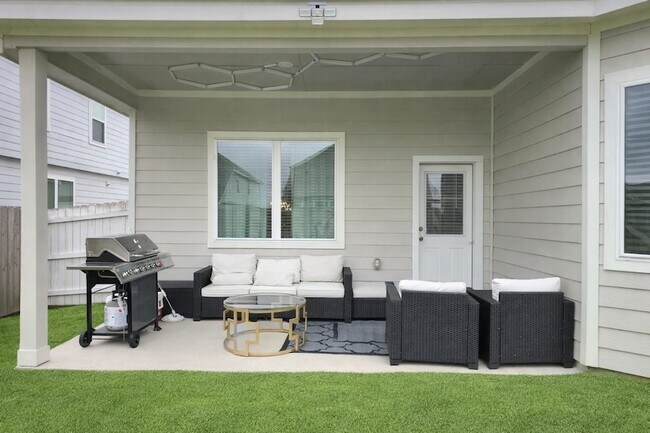 Building Photo - 9824 Dynamics Dr