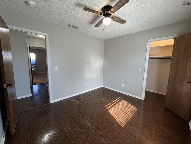 Building Photo - 5417 Pebblestone Dr