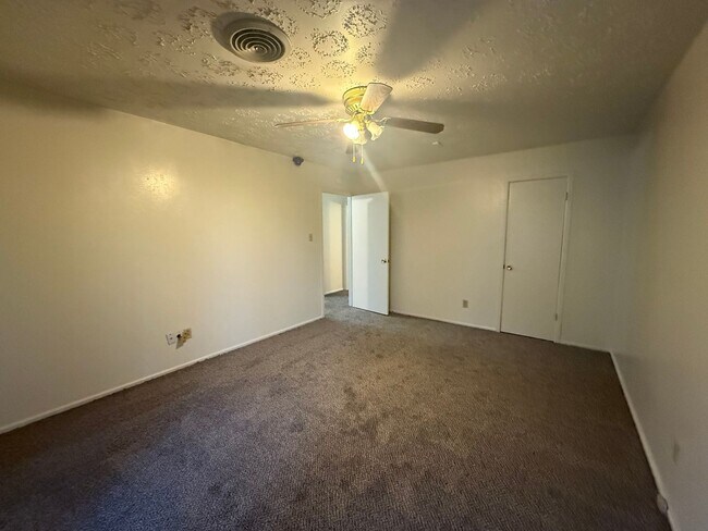 Building Photo - 2723-2723 Fair Palms Pl