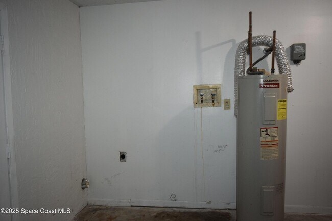 Building Photo - 326 Decordre Rd SE