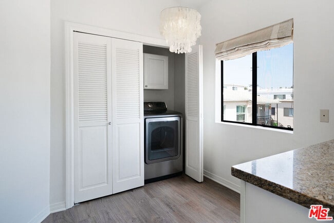 Building Photo - 817 10th St