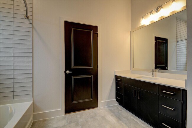 Building Photo - 6400 Washington St