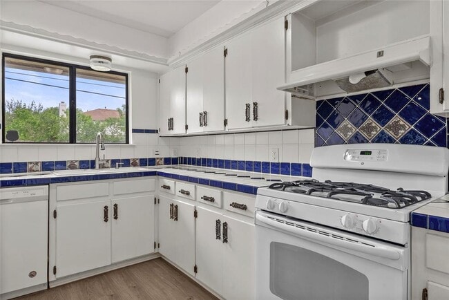 Building Photo - 12906 Irongate Ave