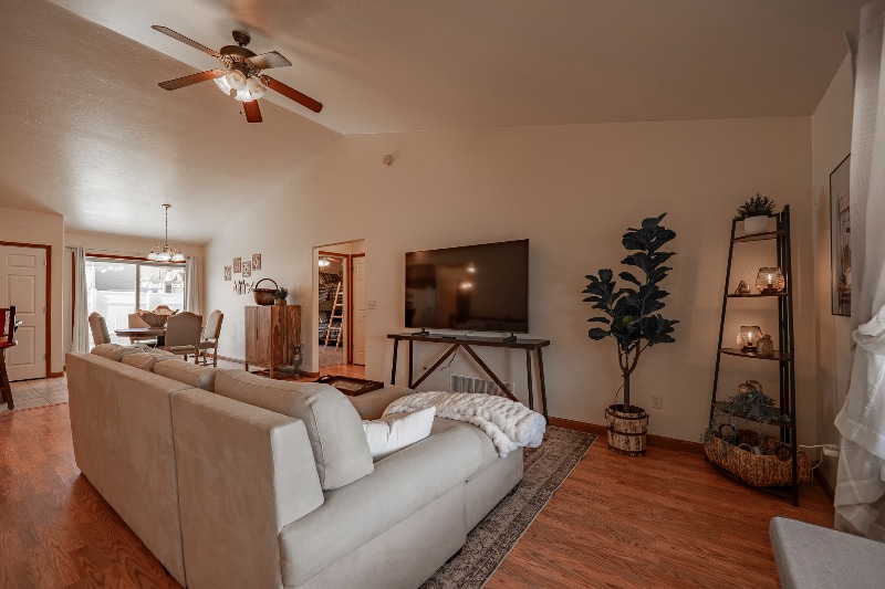 Building Photo - 807 Nebula St