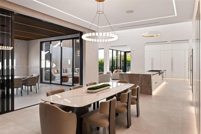 Building Photo - 723 NE 77th St