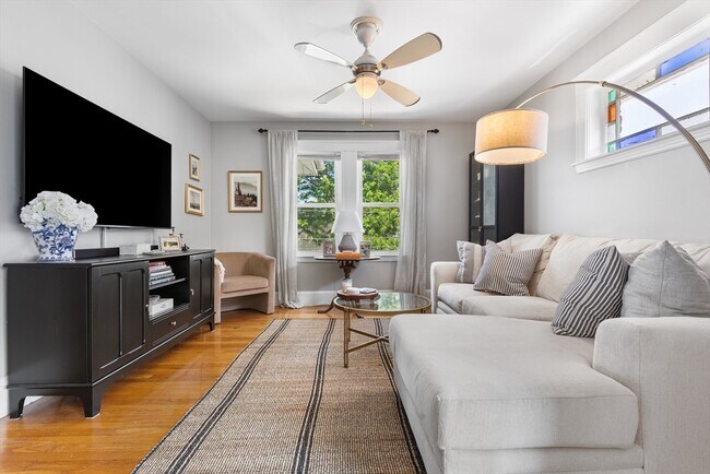 Primary Photo - 28-30-30 Burgoyne St
