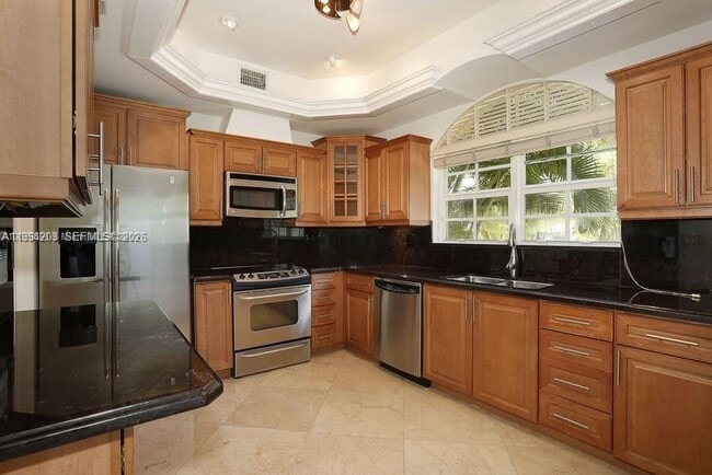 Building Photo - 592 Fernwood Rd