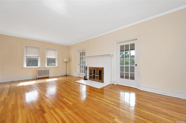 Building Photo - 20 Point Crescent