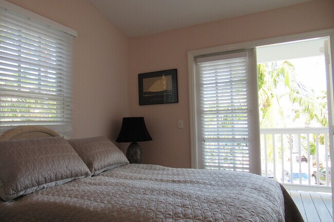 Fully Furnished 2 Bed 1 5 bath - Fully Furnished 2 Bed 15 Bath Home In The Key West Fl Building Photo 