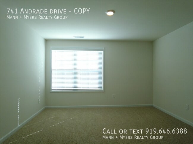 Building Photo - 741 Andrade Dr