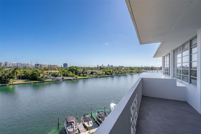 Building Photo - 9101 E Bay Harbor Dr