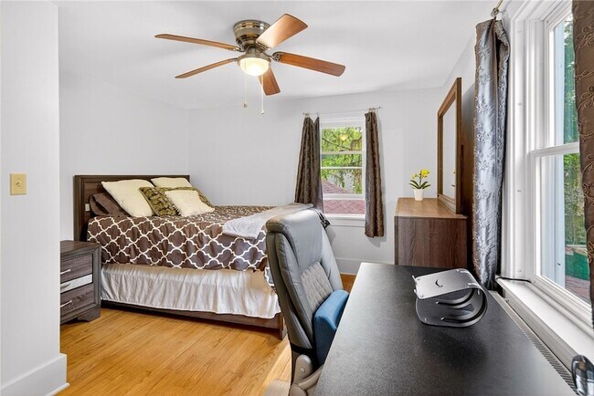 Building Photo - 204 Roat St