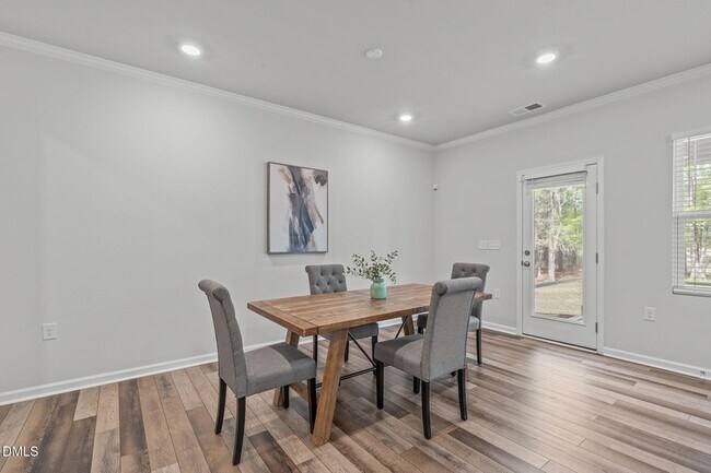 Building Photo - 1818 Porch Swing Wy