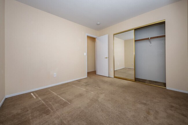 Building Photo - 8761 E Green Branch Ln