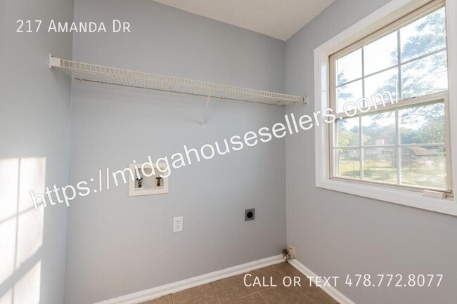 Building Photo - 217 Amanda Dr