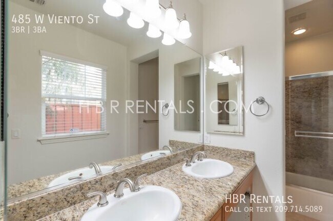 Building Photo - 485 W Viento St