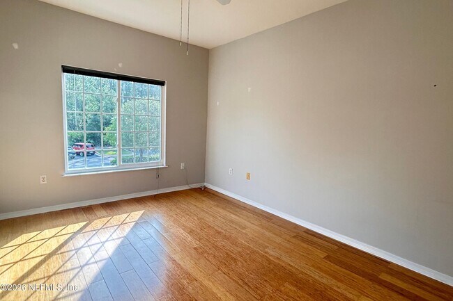 Building Photo - 610 Fairway Dr