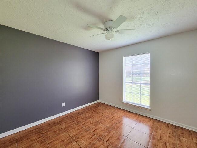 Building Photo - 409 S Travis