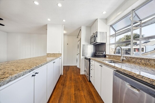 Building Photo - 2108 Branard St