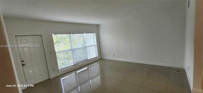 Building Photo - 9800 E Bay Harbor Dr