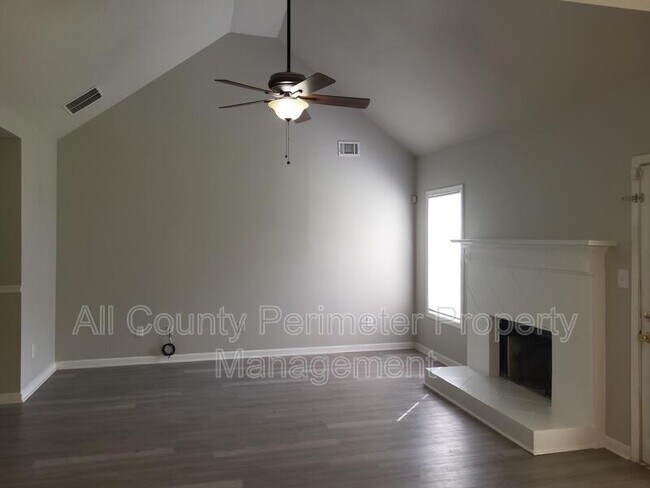 Building Photo - 704 White Dove Dr