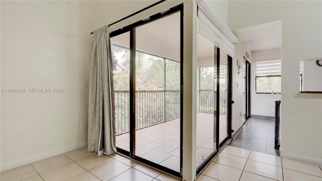 Building Photo - 905 N Franklin Ave