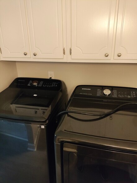 Building Photo - 6231 Lansford Dr