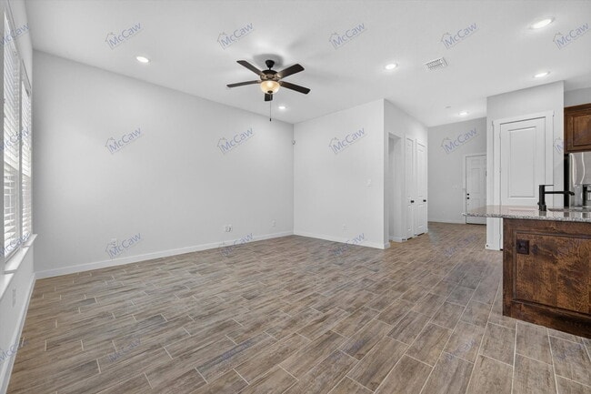 Building Photo - 8728 Ice House Dr