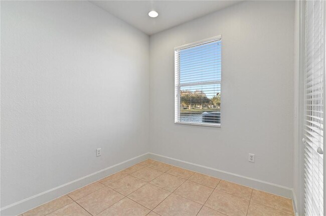 Building Photo - 2501 Harwich Dr