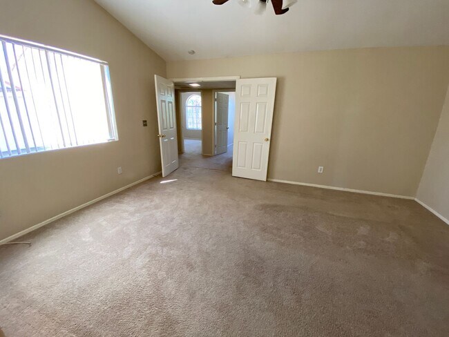 Building Photo - 3 Bedroom 2.5 Bathroom with a Pool in Garden Lakes