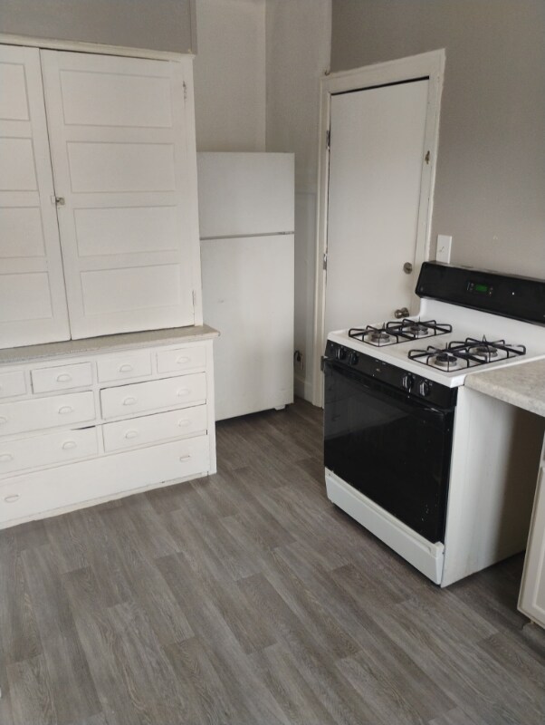 Building Photo - 320 Percy St