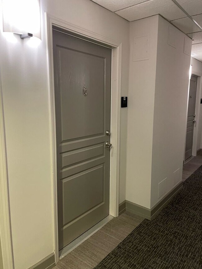 Building Photo - 1320 Fillmore Ave