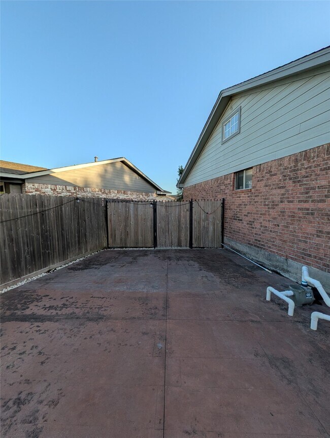 Building Photo - 11415 Poplarwood Ct