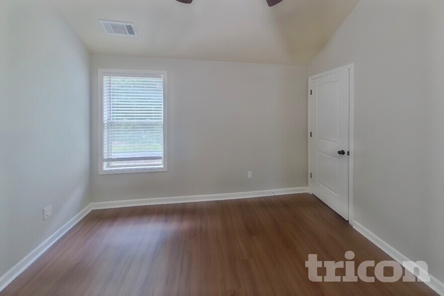 Building Photo - 217 Adeline Ln
