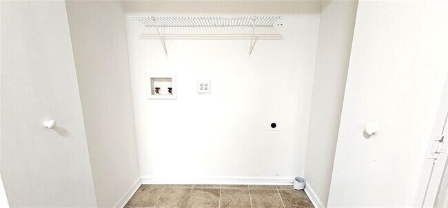 Building Photo - 1752 Parkhill Dr