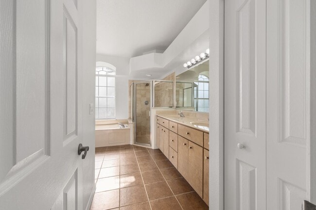 Building Photo - Spacious 4-Bedroom Home on a Peaceful Homesite in Dunnellon