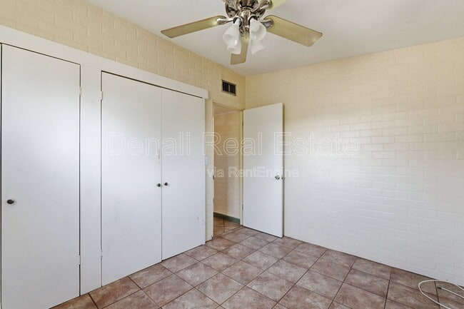 Building Photo - 3226 E Bermuda St