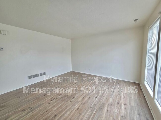Building Photo - 5571 S 2800 W