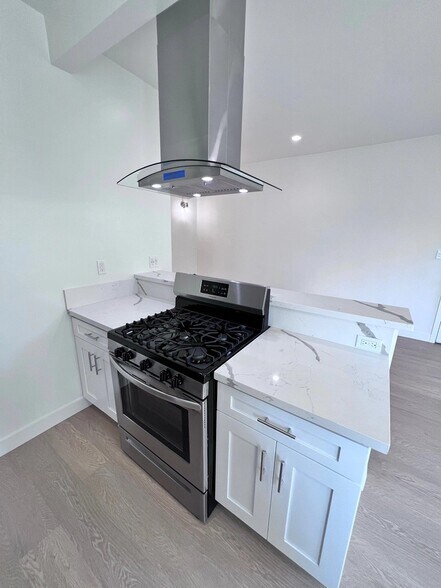 Building Photo - 133 N Reno St