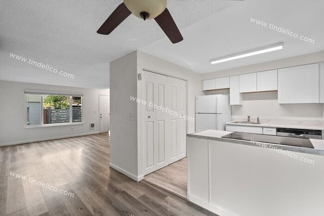 Building Photo - Renovated 2 bedroom townhouse in Piedmont