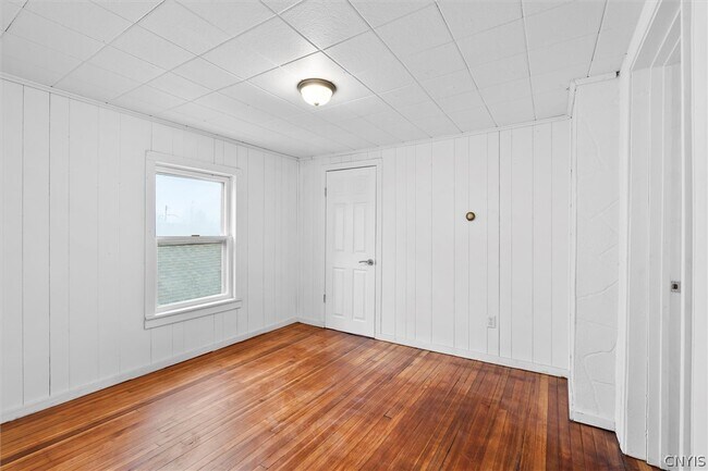 Building Photo - 104 Kincaid Ave